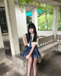 賴b80066 可樂 158cm  長相清秀乖乖女 可愛 身材纖細