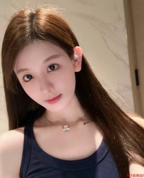 加Gleezy：k66099 清純氣質 外表好看 溫柔女友fu  粉嫩的奶頭很敏感 摸舔幾下就濕透