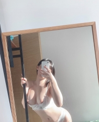羽欣  165cm-D+-48kg-24歲   皮膚摸起來牛奶滑絲般的觸感  俏皮可愛   粉粉的乳頭鮑魚