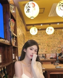 大G：pp2263 TG搜尋：@cj69520 選她一定讓哥哥體驗感拉滿 還喜歡輕輕咬住手指吮吸~