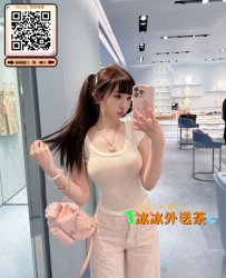 手機下載Gleezy搜ID：pp2263 大腿緊實 甜甜微笑 皮膚白 喜歡穿性感小內內 水嫩緊緻肌
