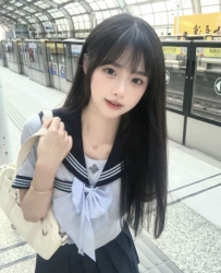 賴b80066 心彤 158m 外表看起來文靜清純 但卻長著性感危險的肉體
