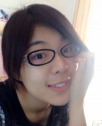 放很開的眼鏡正妹 [10P]