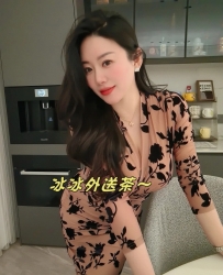 大G搜：pp2263 Tg搜：@cj69520 顏值AAA~ 健談活潑個性的她是個淫蕩的小母狗