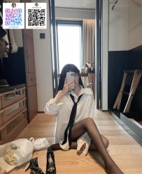 Gleezy搜：xj6669 黑絲美腿 床上超主動 喜歡喇舌＋淫語挑逗，性欲爆棚 讓你插到腿軟