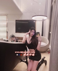 加賴fb750 惹火小妖姬，平日穿搭也很有自己的小心機 滿誘惑的短版上衣 蘇蘇163.C.24歲