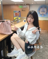 加賴fb750 乖巧清純正妹 性格調皮比例好 美腿 很敢嘗試 姿勢配合度高