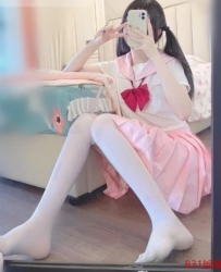 瀨tv8833電報@av0988 新轉來學妹超正 清純氣質粉吸睛  深受學長們的喜愛