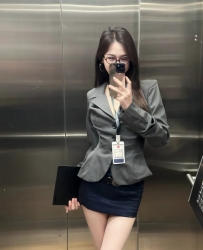 + Gleezy：av0988 素顔正妹 清秀可耐  漂亮妹 服務不限制  很好配合