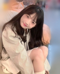 下載Gleezy：av0988  TG搜索@av0988 鄰家妹妹臉蛋比較  蘿莉 清純而迷人   嬌柔姿態