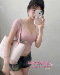 Tg搜索：@cj69520 身材性感黏人 #口技超級好 床上表情聲音銷魂 穴穴水多很耐操