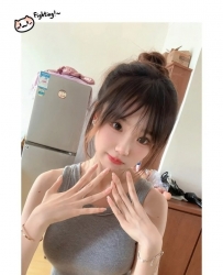 Gleezy：k66099小隻馬 鄰家女孩嬌小可愛 笑容甜美讓人心動