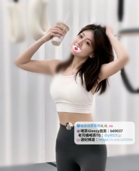 【加Gleezy賬號：b69037】 涵子  165汽車銷售員  露出深V的乳溝 很誘人 床上被你壓在