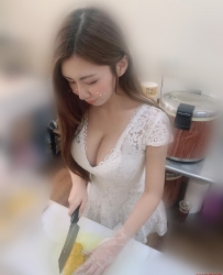 Gleezy：av0988 爆乳早餐店老闆娘  外表超級氣質溫柔 天然G奶 讓你血脈膨脹